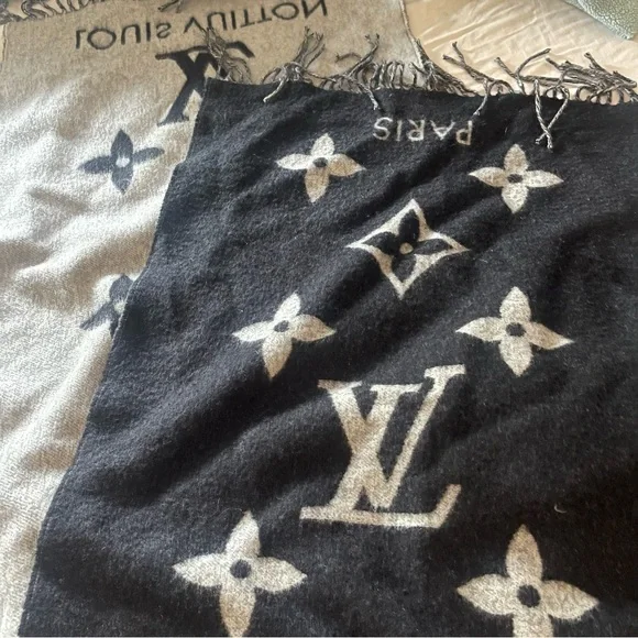 Louis Vuitton Gray and Black Scarf - Picture 2 of 3